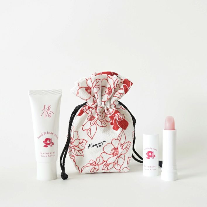 紬帯　赤い椿のお花　リメイク　山葡萄ハンドルバッグ 扇面に刺繍の椿 帯 リメイク 山葡萄ハンドルバッグ 楽天市場】貴重な