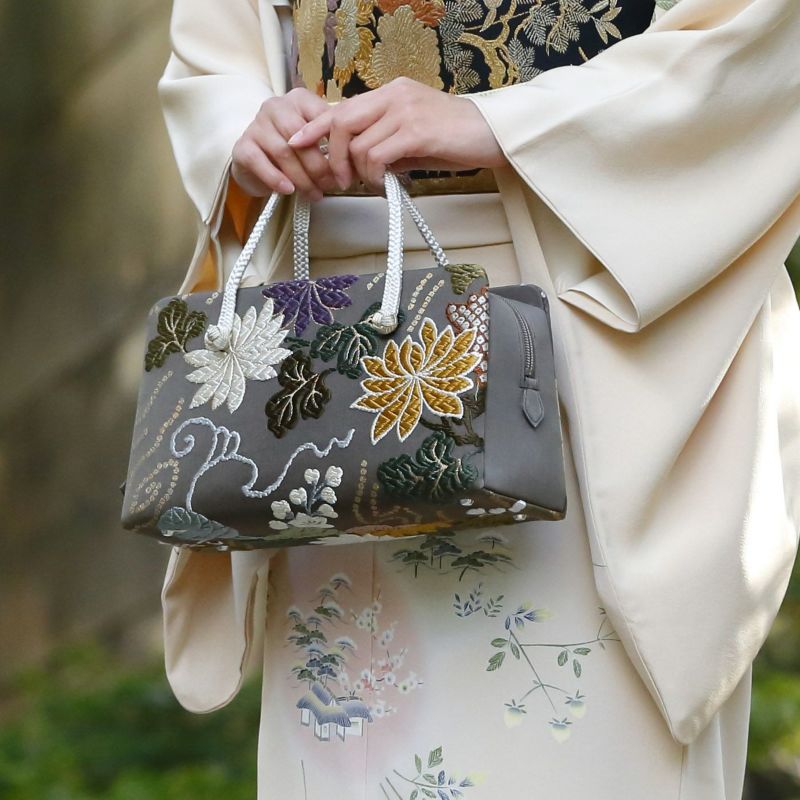 【新品未使用】タグ付き　京都　和彩工房　和装バッグ　西陣織　人気❀花柄❀ 黒 Amazon.co.jp: 京都和彩工房 西陣織 伝統裂 金襴織物 和装バッグ
